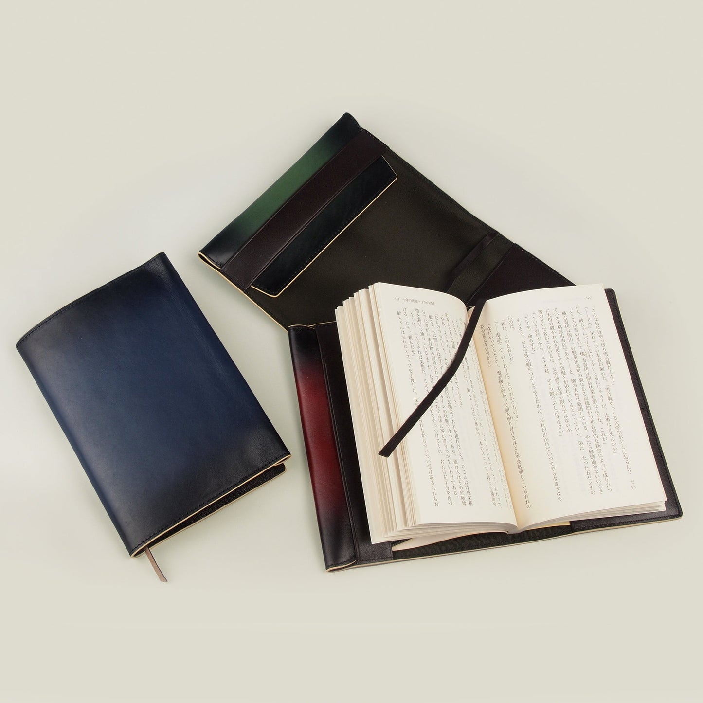 海外製／牛革／レザー／革製ブックカバー／文庫本対応／厚み調整可／読書／紙の本／プレゼントにも最適／ブックカバー／2025年ラッキーカラー／全3色／箱入り／154019／／GG
